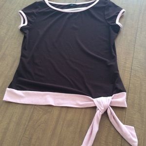 Zn cap sleeve brown top w/ pink trim & tie at hip